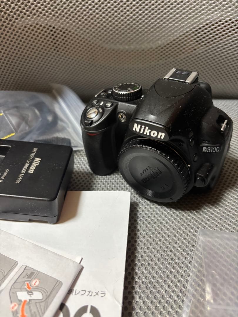 ニコン　NIKON D3100 ボディ　 一眼レフ　カメラ　SD、バッグ付き