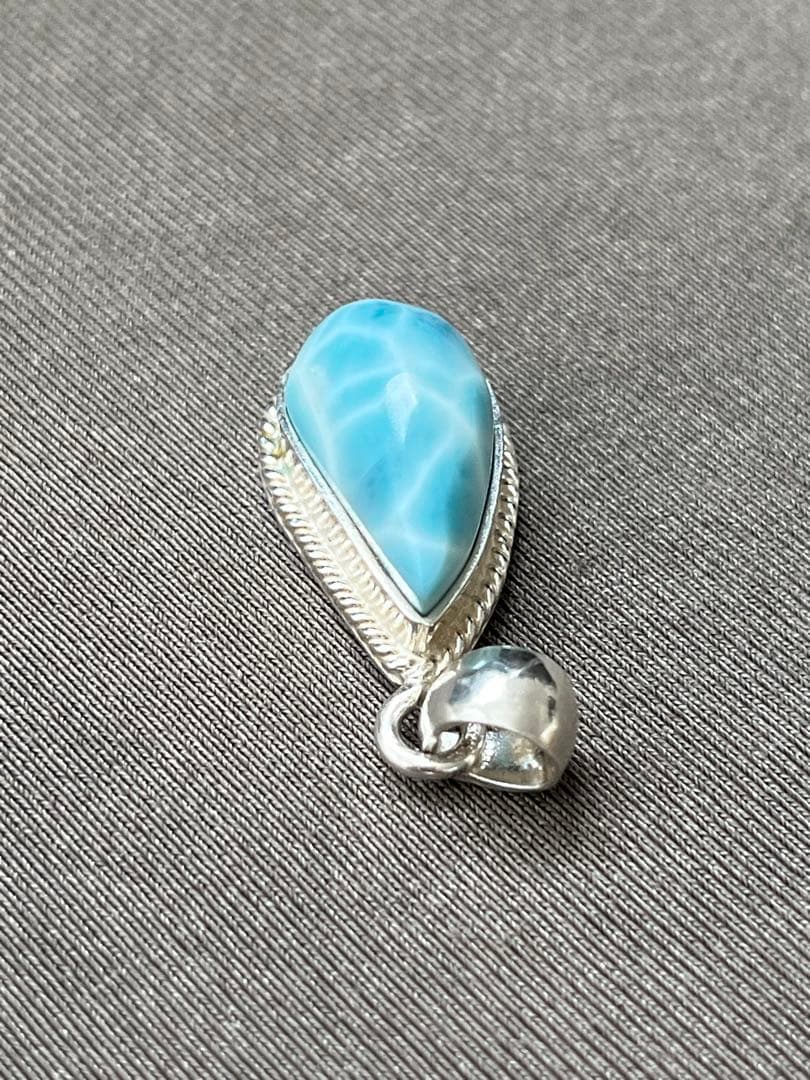 天然石ラリマー☆高品質！しずく型ペンダントトップ③☆はっきりとかめ模様が美しい！