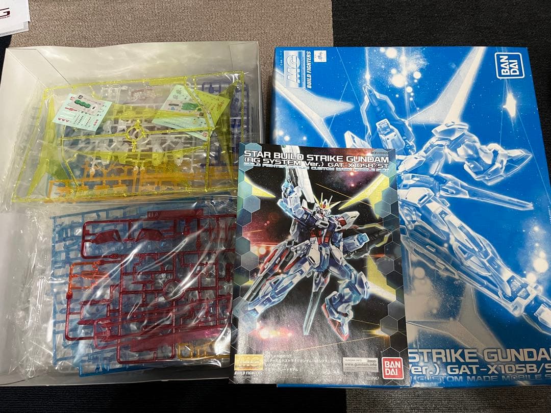 【新品未開封】1/100MGスタービルドストライクガンダム／アメイジングエクシア