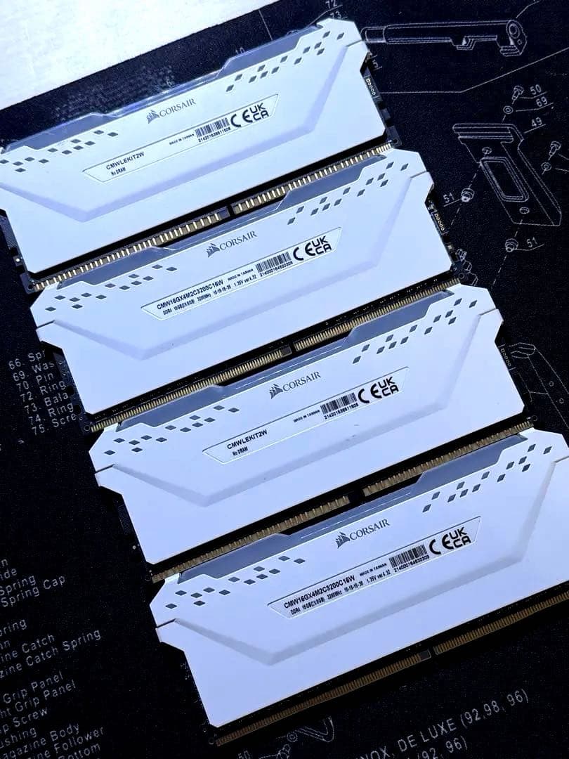 コルセアVengeance RGB PRO DDR4 3200MHz⭐︎4枚