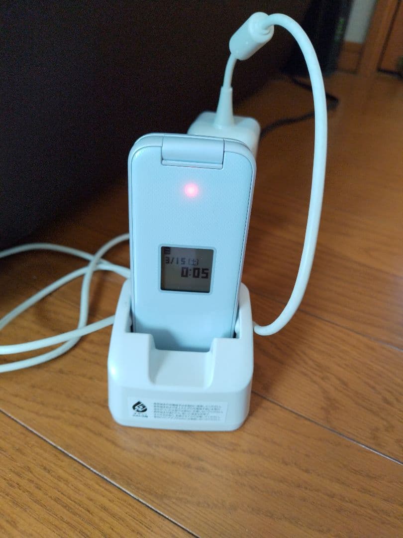 docomo 富士通 らくらくホンF-01M ホワイト