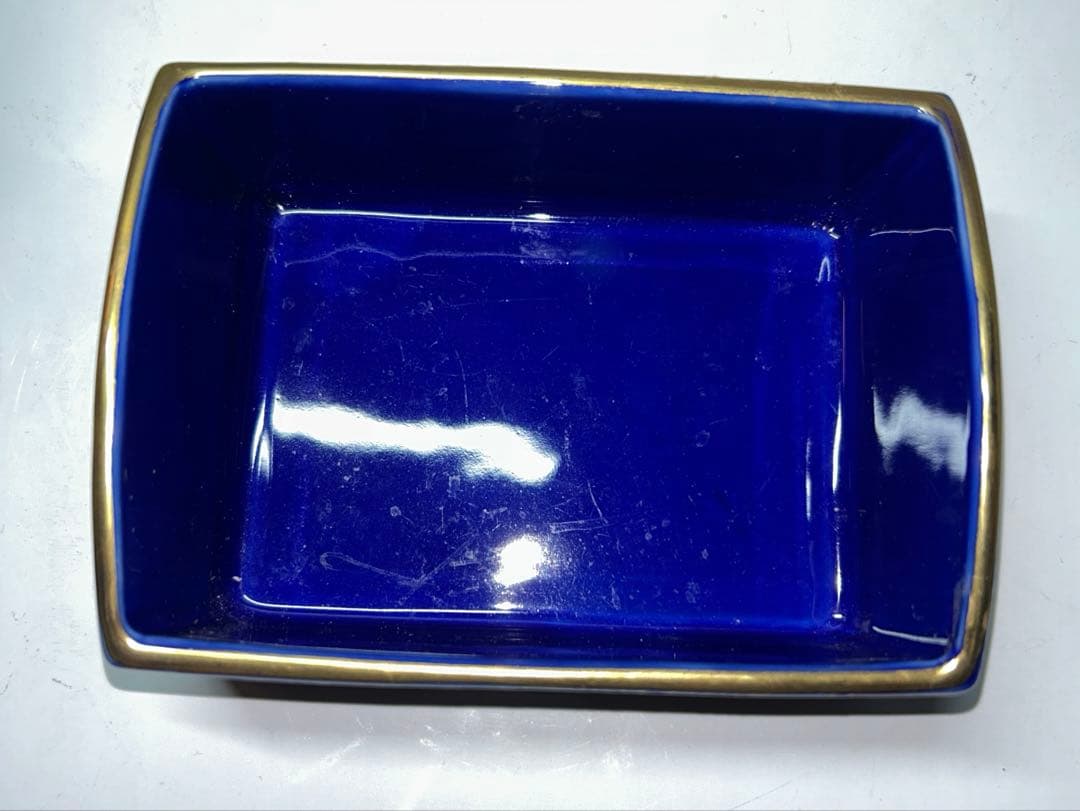 【ビンテージ】金彩花模様の青い陶磁器の小物入れ