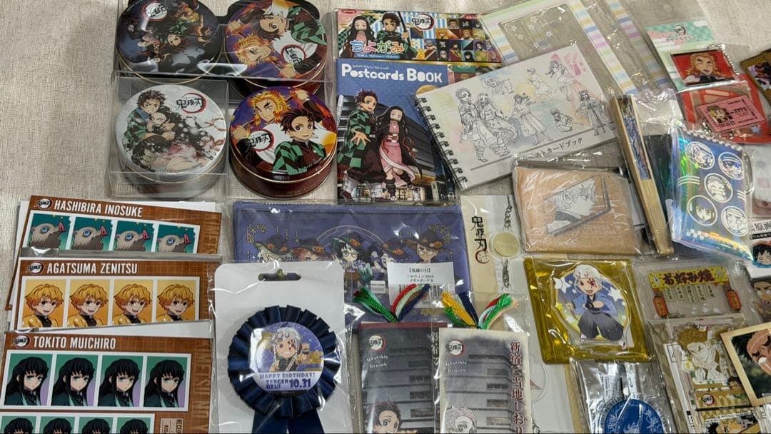 鬼滅の刃　グッズ　まとめ売り　100点以上　アクリルスタンド　缶バッジ