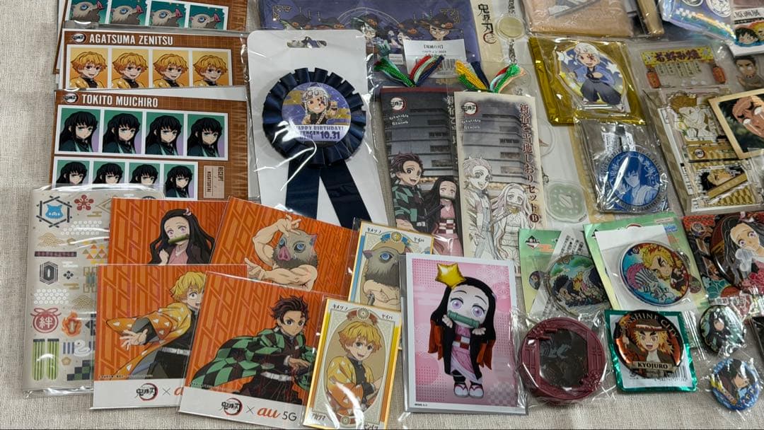 鬼滅の刃　グッズ　まとめ売り　100点以上　アクリルスタンド　缶バッジ