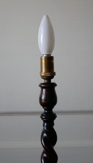 英国アンティーク　木製ツイストのランプスタンド