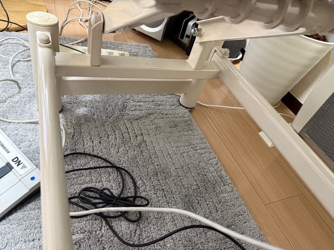 高田ベッド　電動昇降付　エステ マッサージベッド