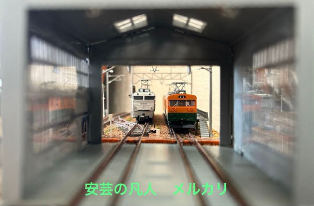Nゲージ ジオラマ63 電車庫のある風景　アクリルケース付