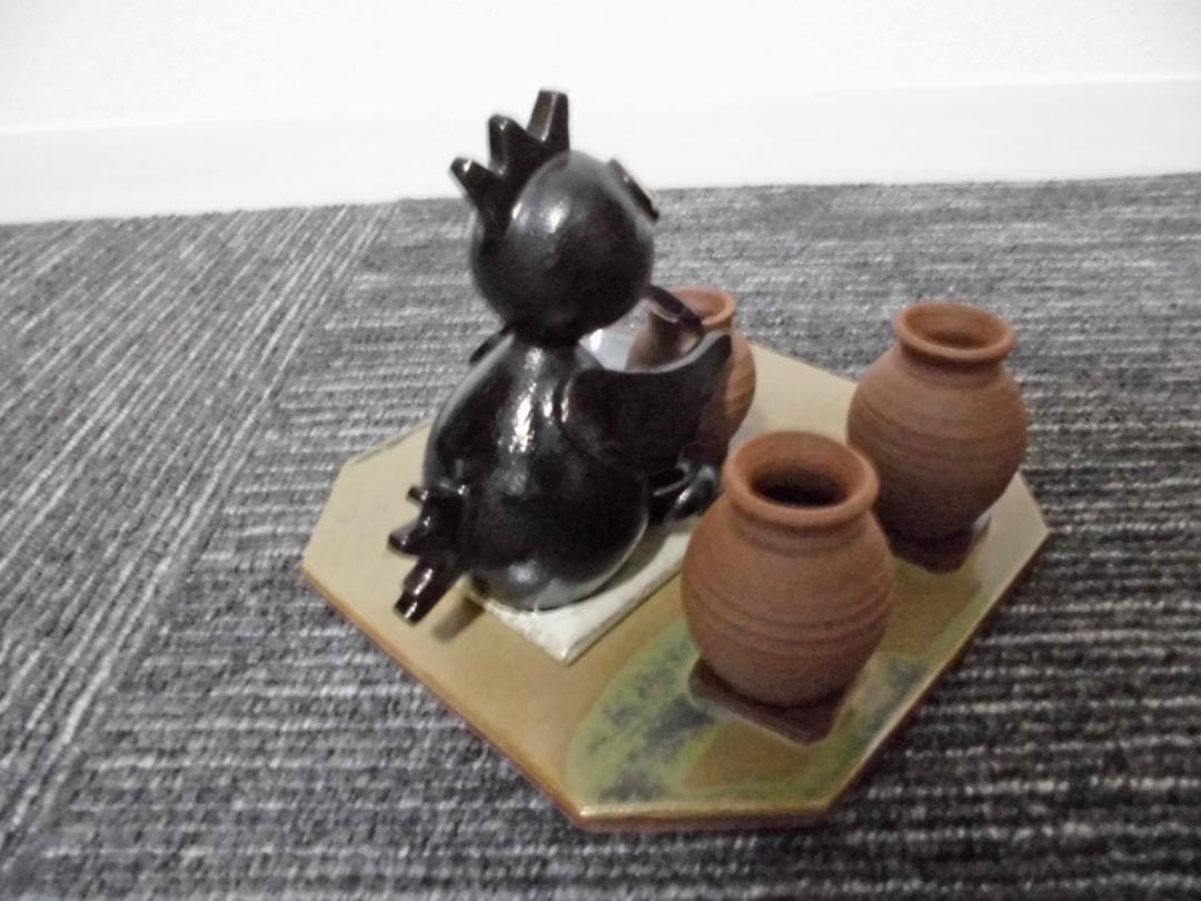 丹波焼　愛嬌のある陶器の置物　カラスの陶芸家　リビングのインテリアに　日本六古窯