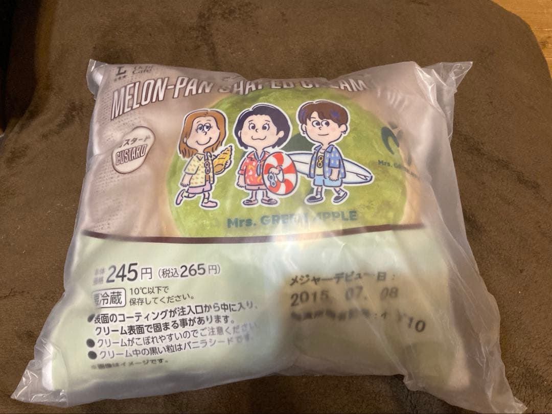 新品未使用　ミセス　ローソン　メロンパン　クッション　送料込