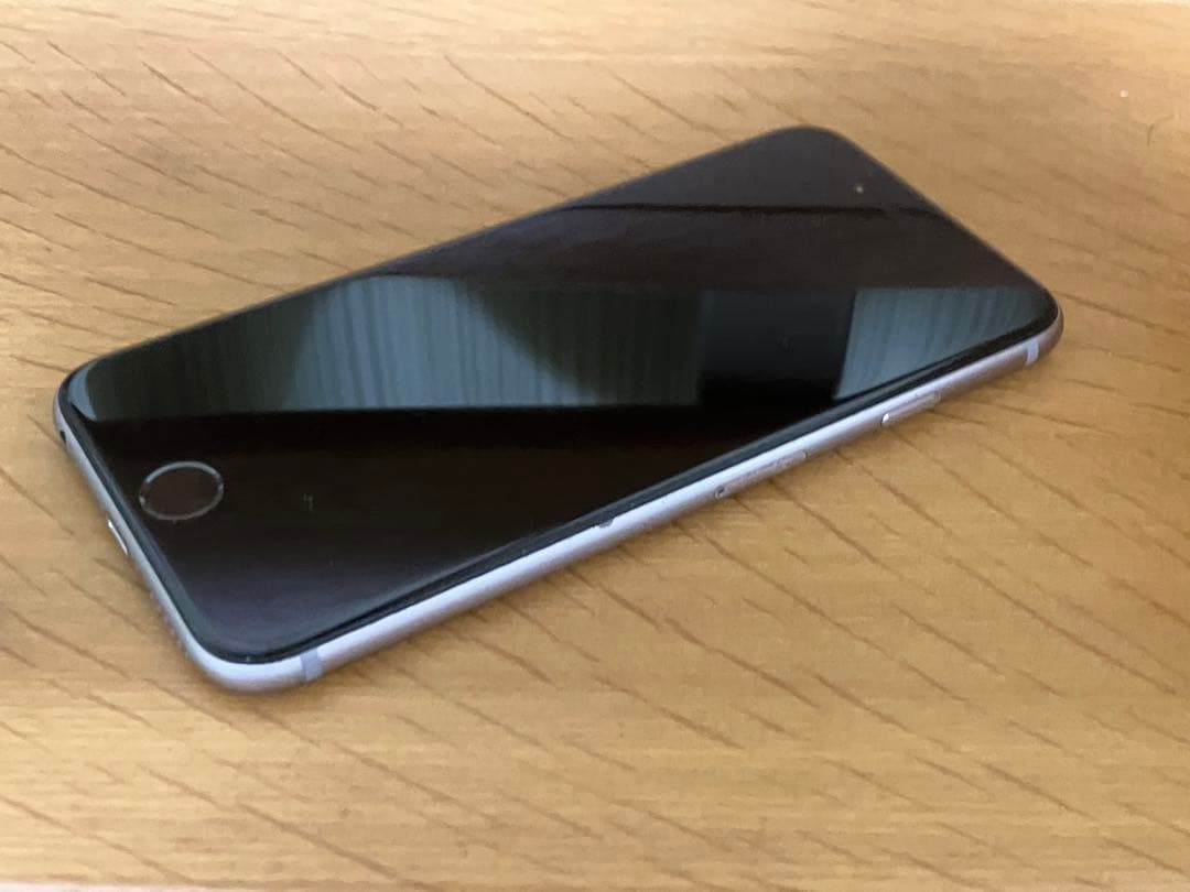 バッテリー新品交換済み100% iPhone 6s 本体 32GB SIMフリー
