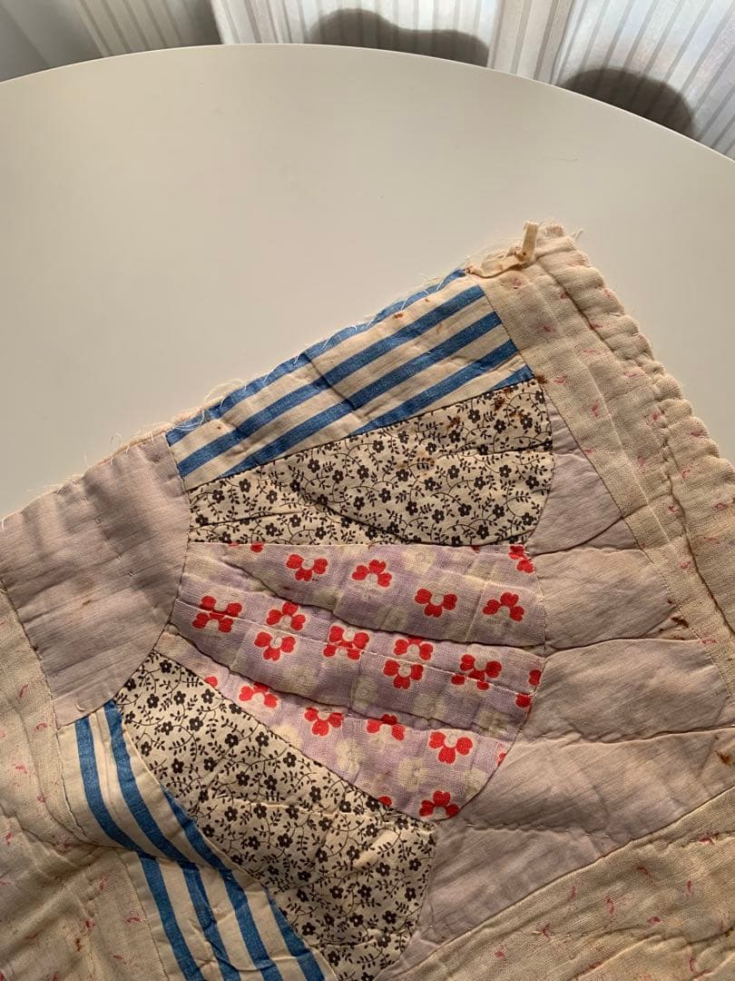 フランスアンティーク　シャビーな感じが可愛い古いパッチワークの布！たまりません！