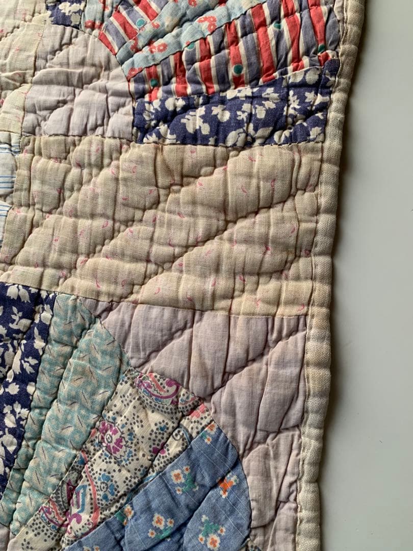 フランスアンティーク　シャビーな感じが可愛い古いパッチワークの布！たまりません！