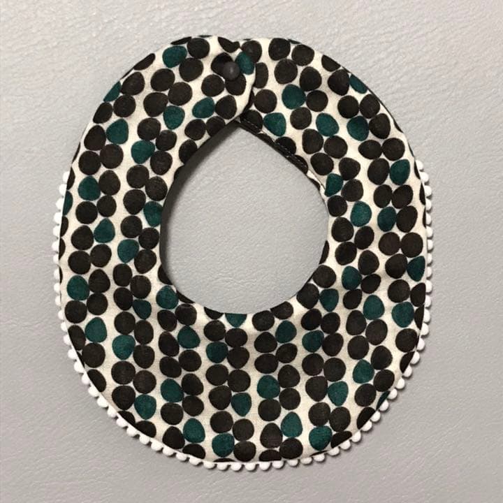 【SALE】B69 ポンポン付き まんまる スタイ ハンドメイド リバーシブル