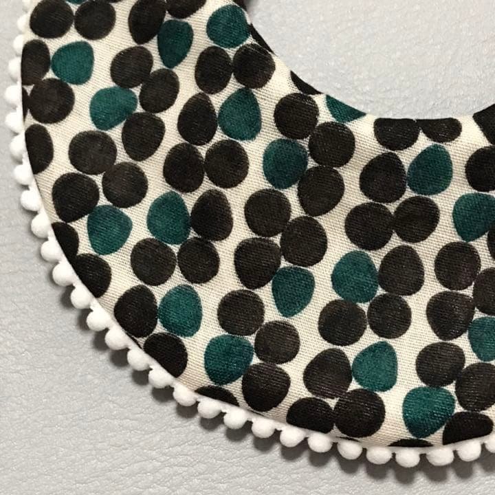 【SALE】B69 ポンポン付き まんまる スタイ ハンドメイド リバーシブル