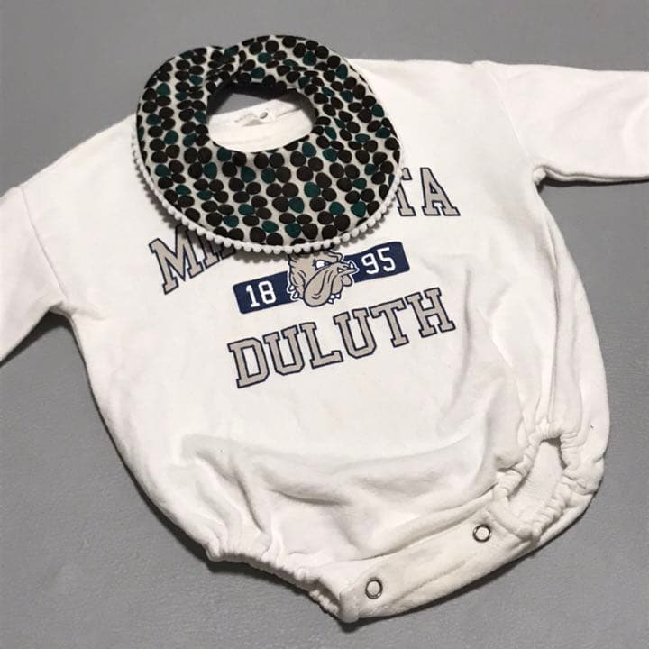 【SALE】B69 ポンポン付き まんまる スタイ ハンドメイド リバーシブル