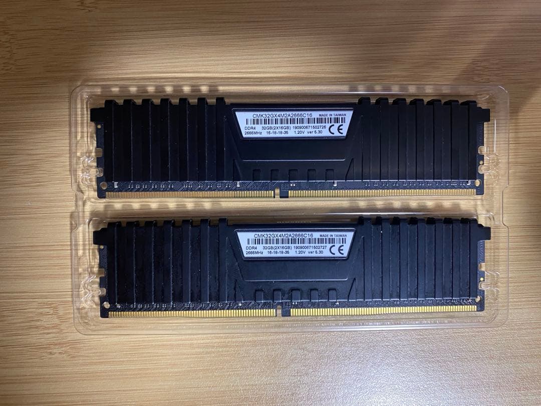 メモリー Corsair Vengeance LPX DDR4 32GB (16GBx2)