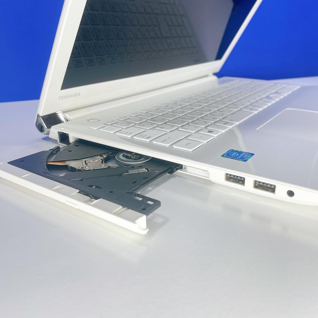 美品❤️Windows11 快適SSD✨ホワイト✨ノートパソコンカメラ付 薄型