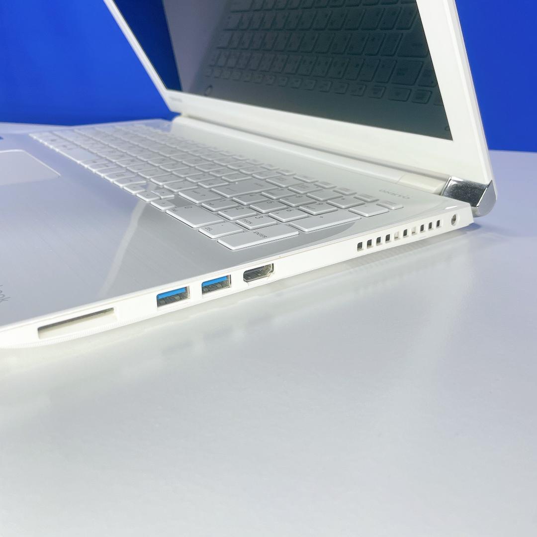 美品❤️Windows11 快適SSD✨ホワイト✨ノートパソコンカメラ付 薄型