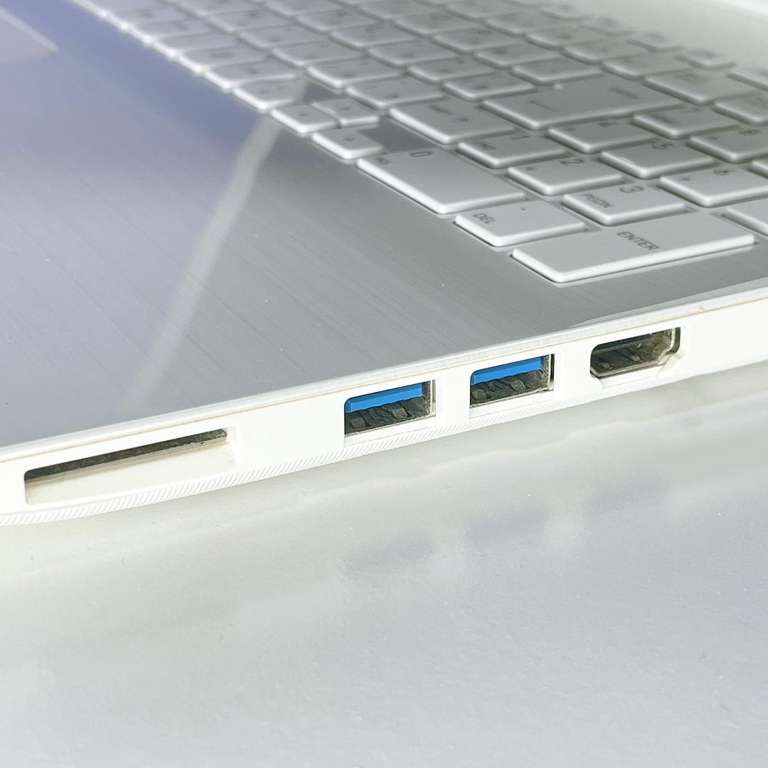 美品❤️Windows11 快適SSD✨ホワイト✨ノートパソコンカメラ付 薄型