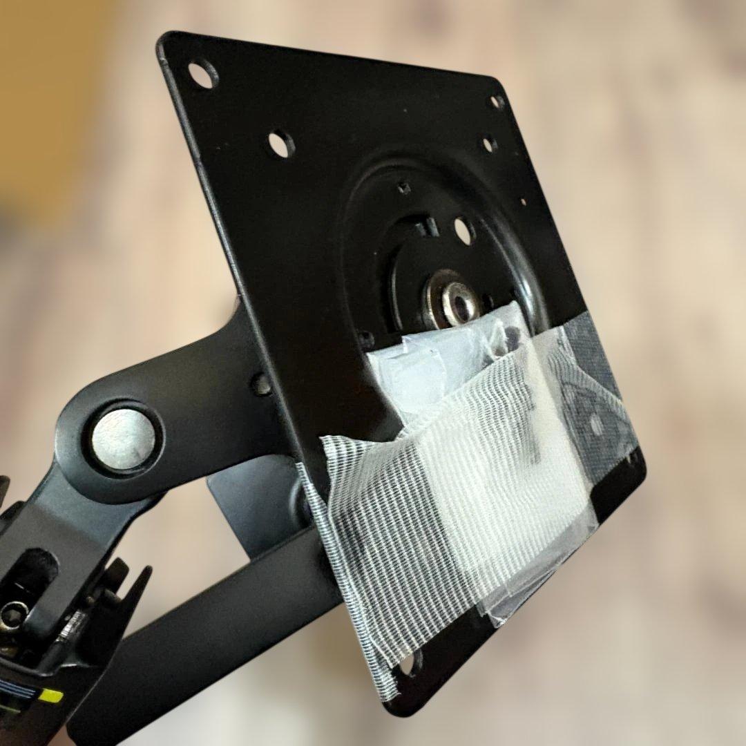 Amazonベーシック モニターアーム エルゴトロン　 シングル