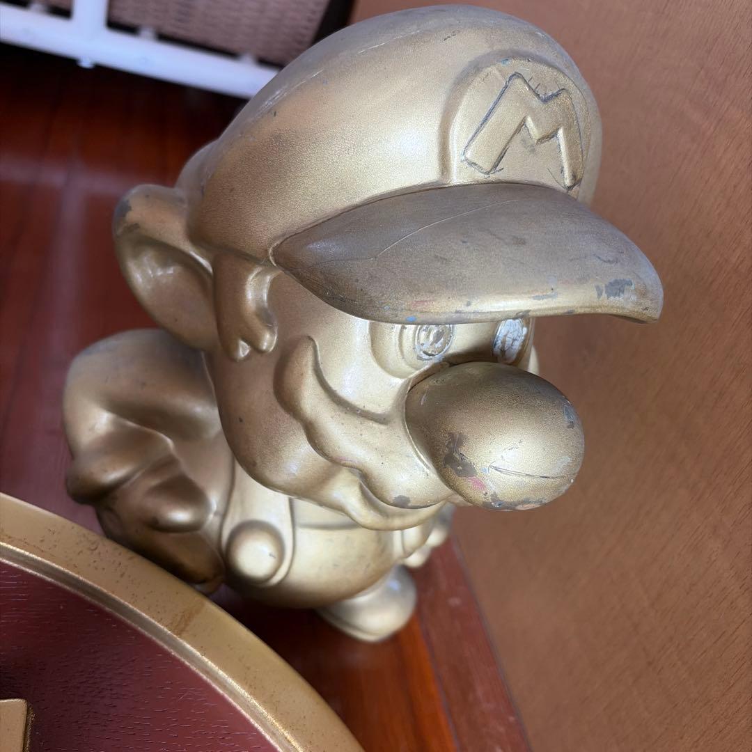任天堂の看板とマリオ