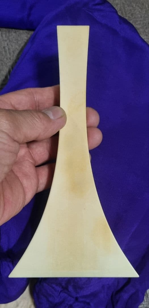 三味線本体 木製 紫色カバー付き 天然素材ばち、糸巻き