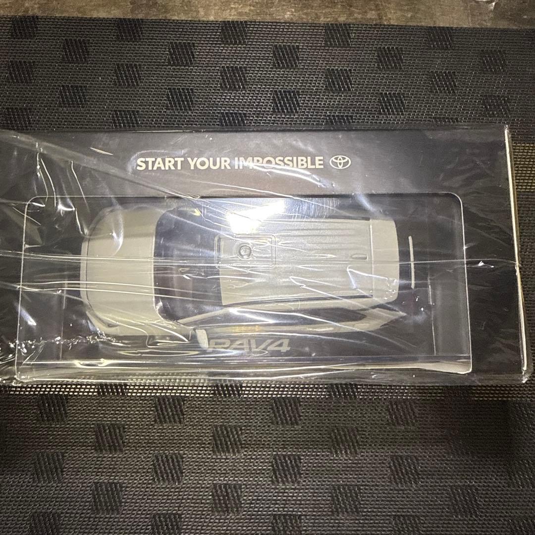 トヨタ RAV4 ミニカー　1/30スケール