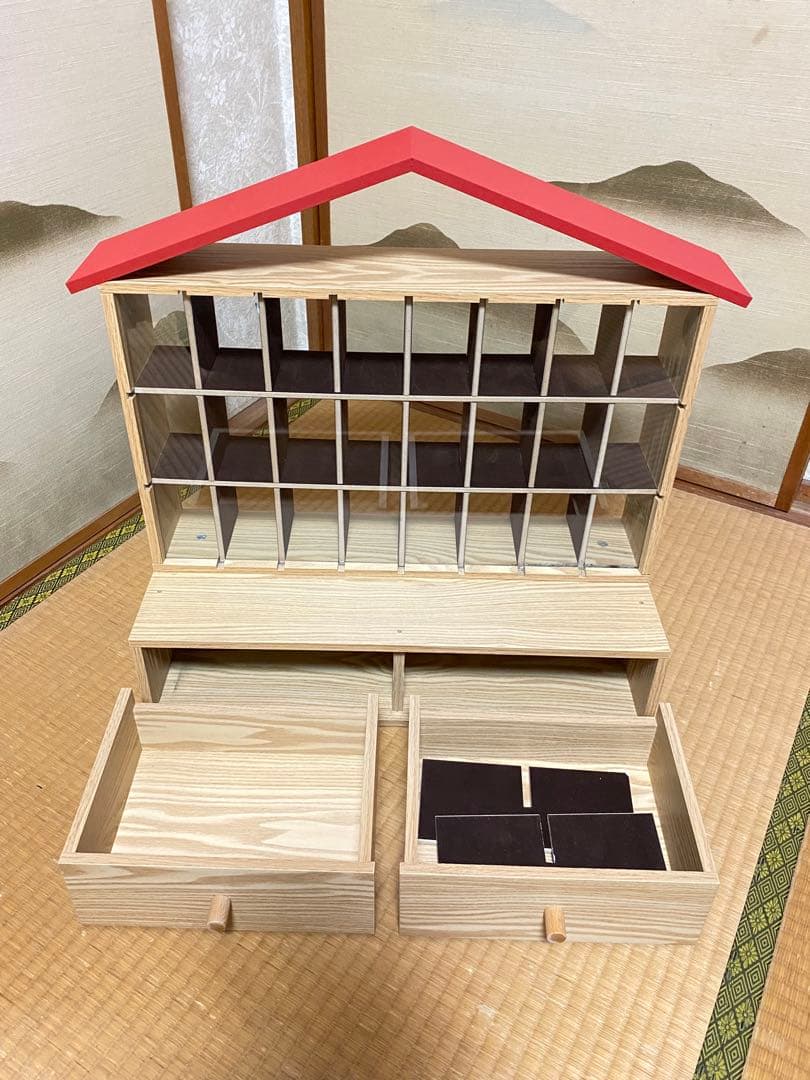 推し活グッズに！ 赤い屋根のディスプレイラック 引き出し付き（柵なし）
