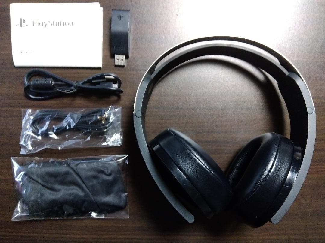 PS4　プレミアムワイヤレスサラウンドヘッドセット　CUHJ-15005