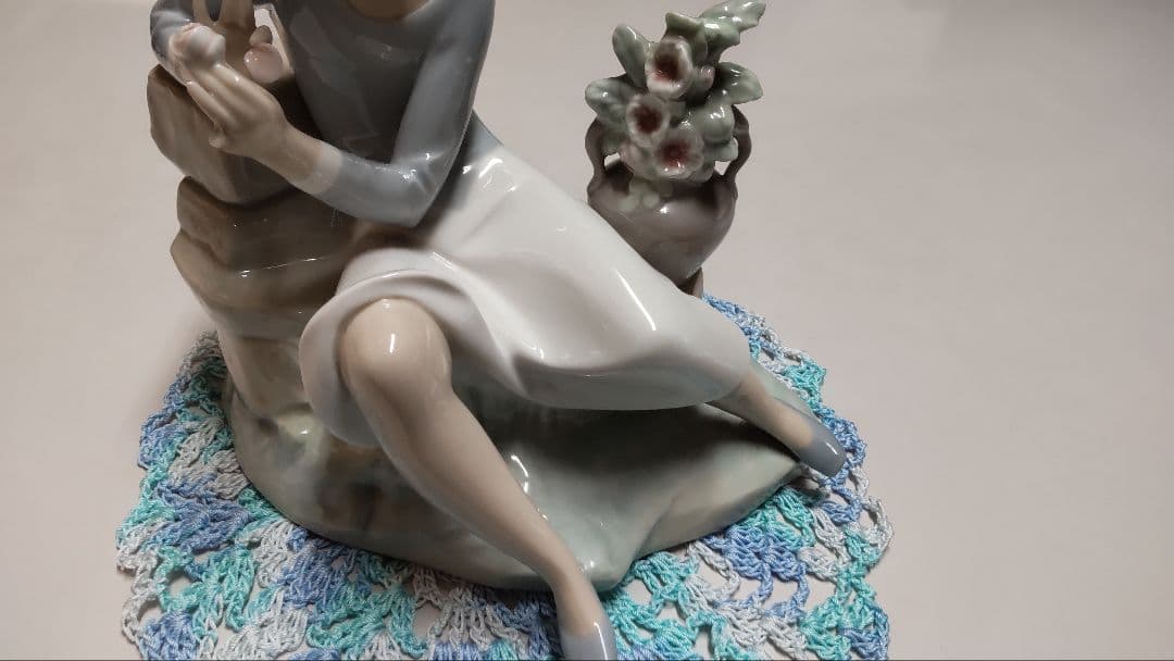 リヤドロ　少女の陶器置物