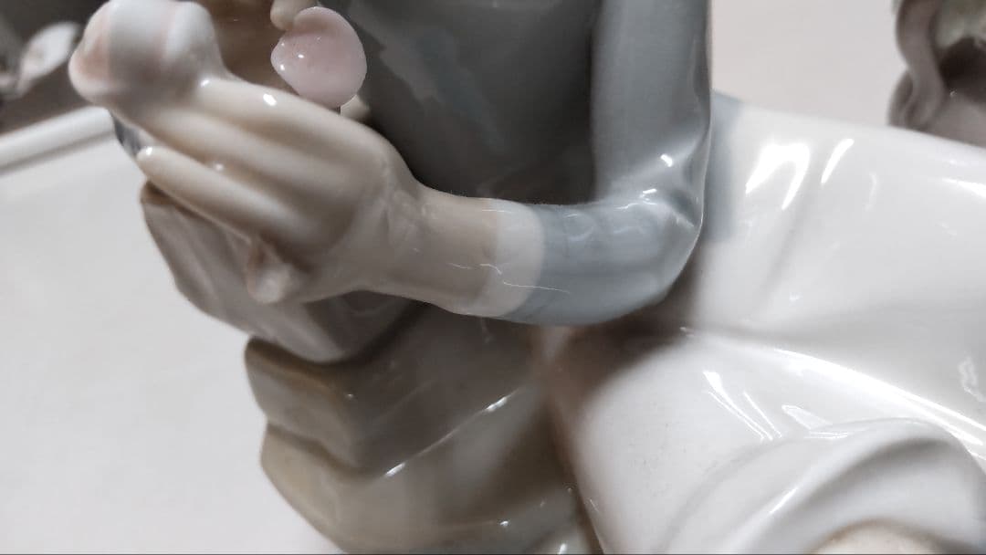 リヤドロ　少女の陶器置物