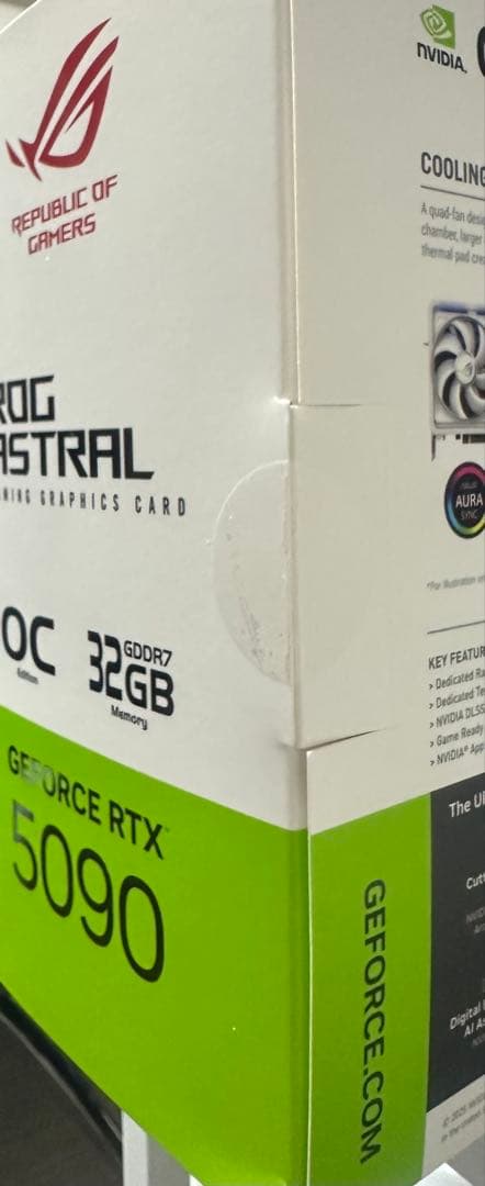 グラフィックボード・グラボ・ビデオカード ASUS ROG ASTRAL GeForce RTX 5090 WHITE