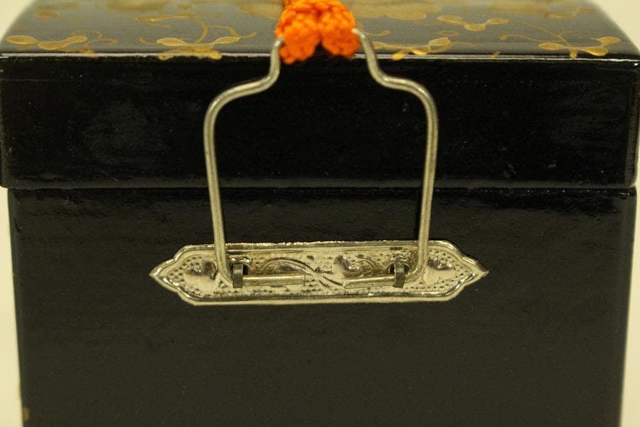 ミニチュア 雛道具 木製 蒔絵家具 重箱 針 鏡 揃い セット(ZE359)