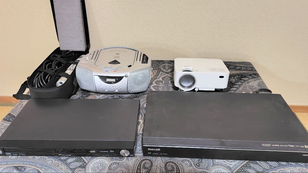 家電まとめ売り5点　プロジェクター マクセルレコーダーDVDとCDプレイヤその他