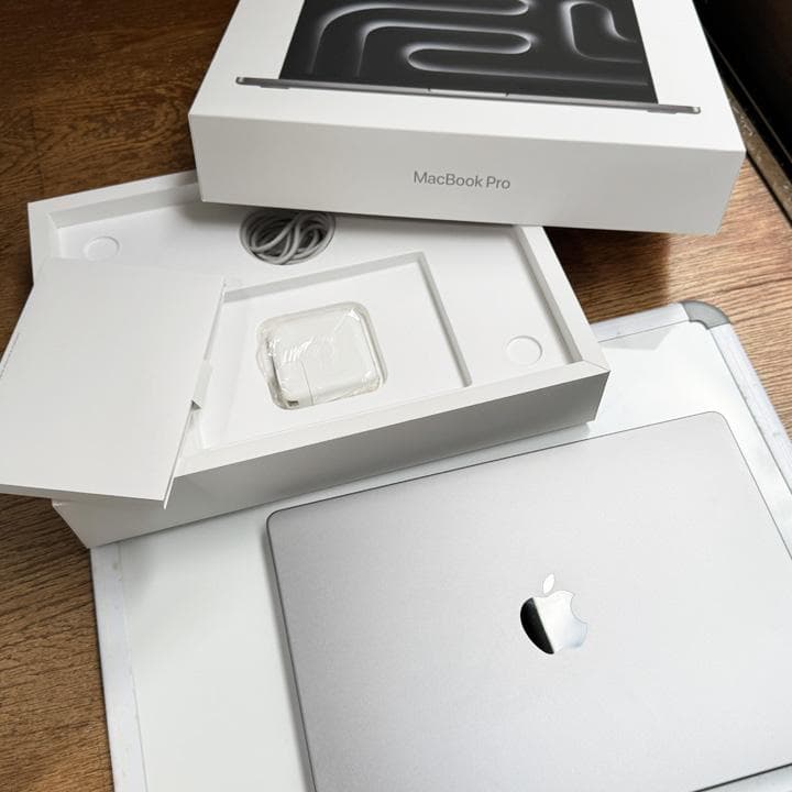 【美品】Macbook Pro 14インチ M3 16GB/1TB