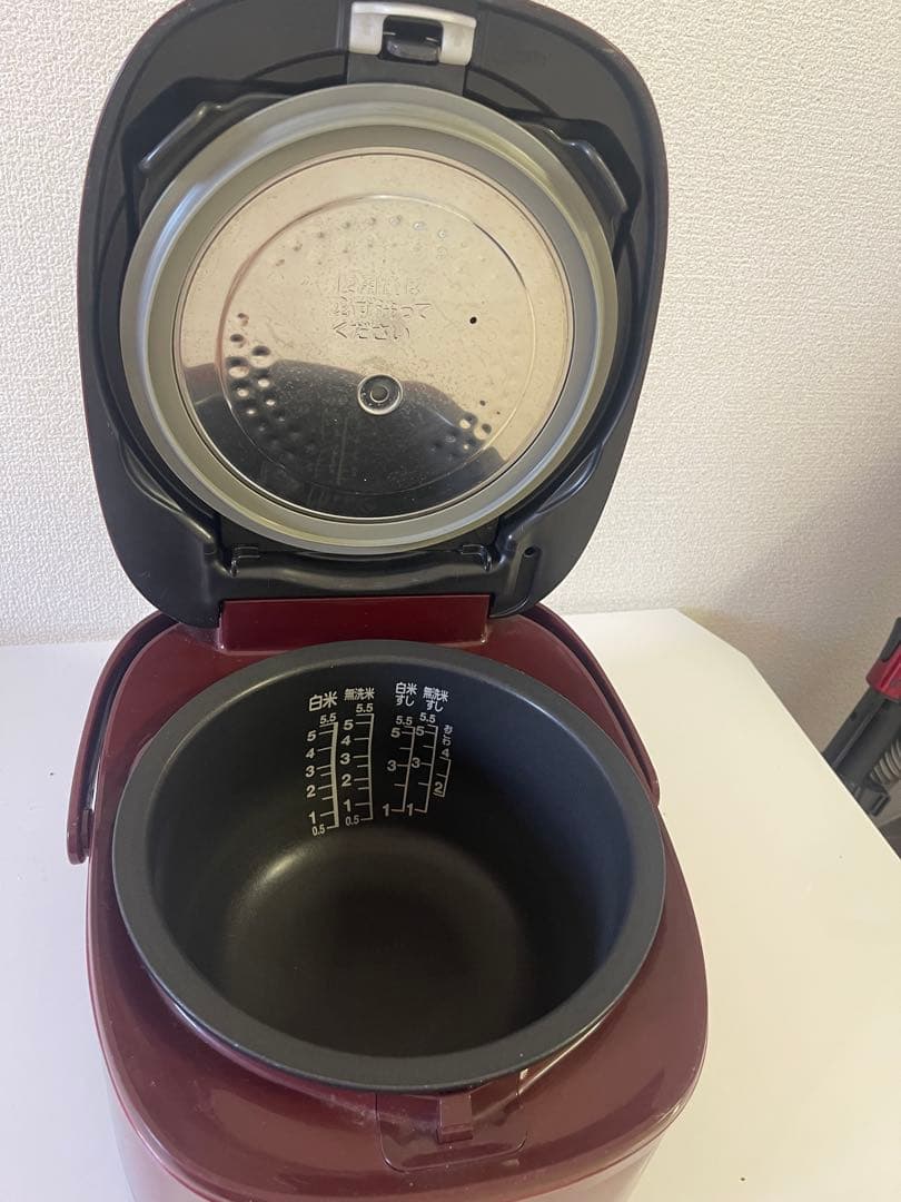 TOSHIBA 炊飯器 5.5合 赤