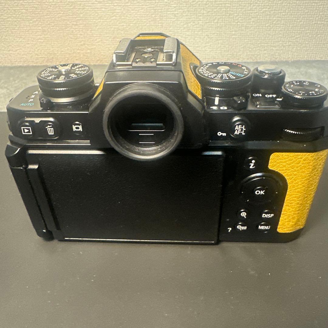 な*ぬ様 Nikon Z fc イエローブラック　ミラーレス一眼 本体