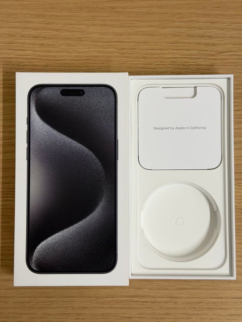 美品 iPhone 15 Pro Max 256GB ブラックチタニウム
