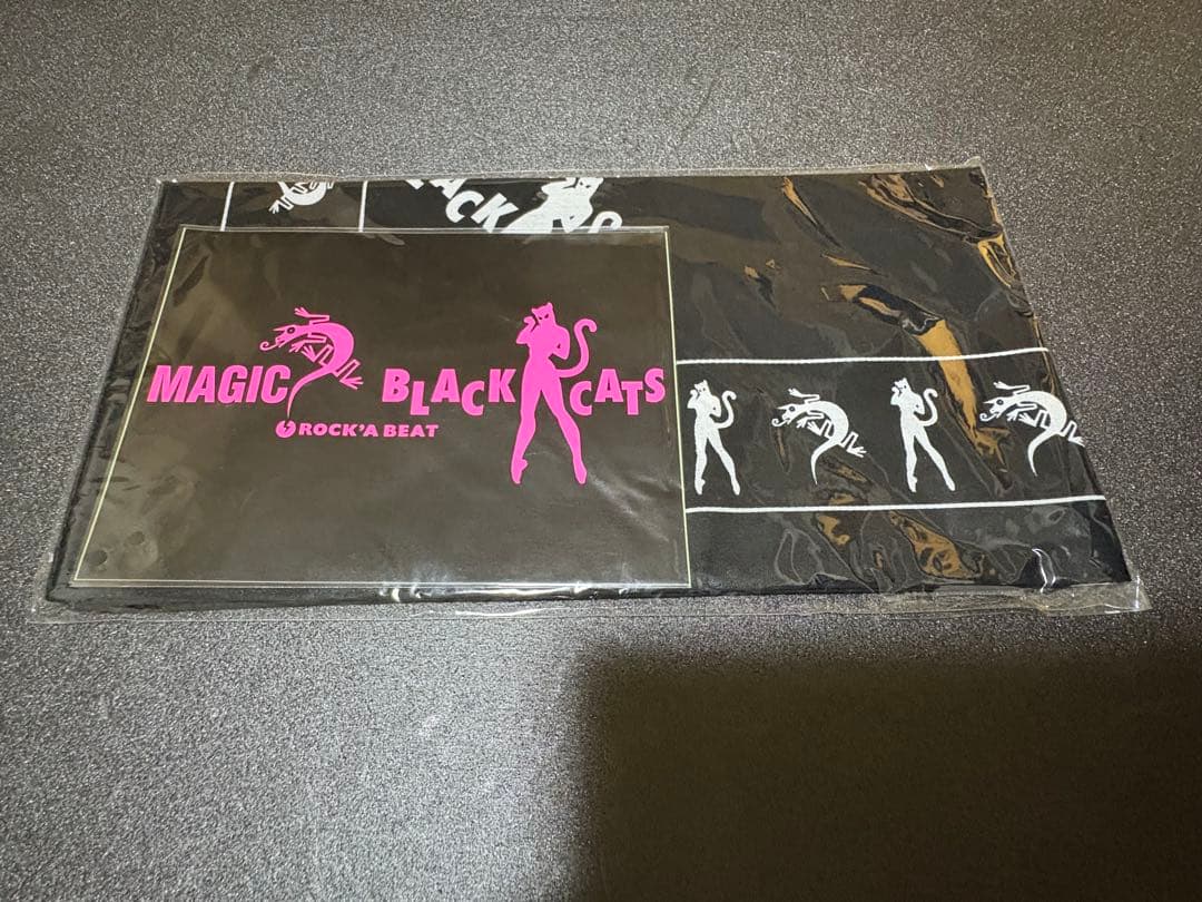 【未使用品】マジック ブラックキャッツ タオル とステッカー入りバンダナ