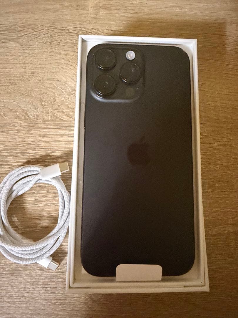 iPhone 16 Pro Max 256GB SIMフリー ブラックチタニウム