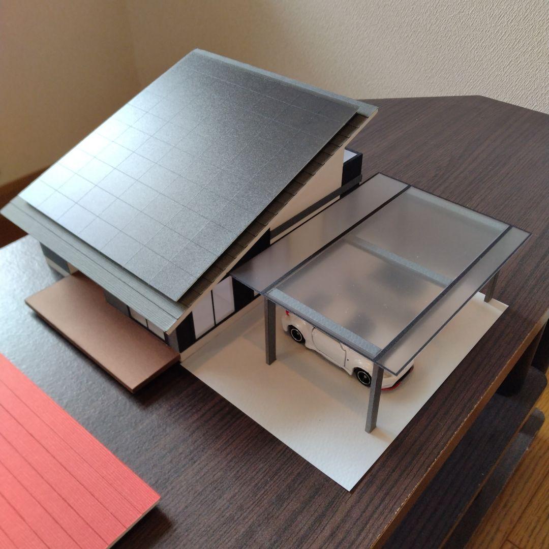 『黒と赤』2種類の屋根No.96・100分の1，2階建て内外模型