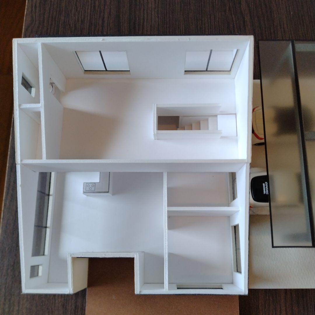 『黒と赤』2種類の屋根No.96・100分の1，2階建て内外模型