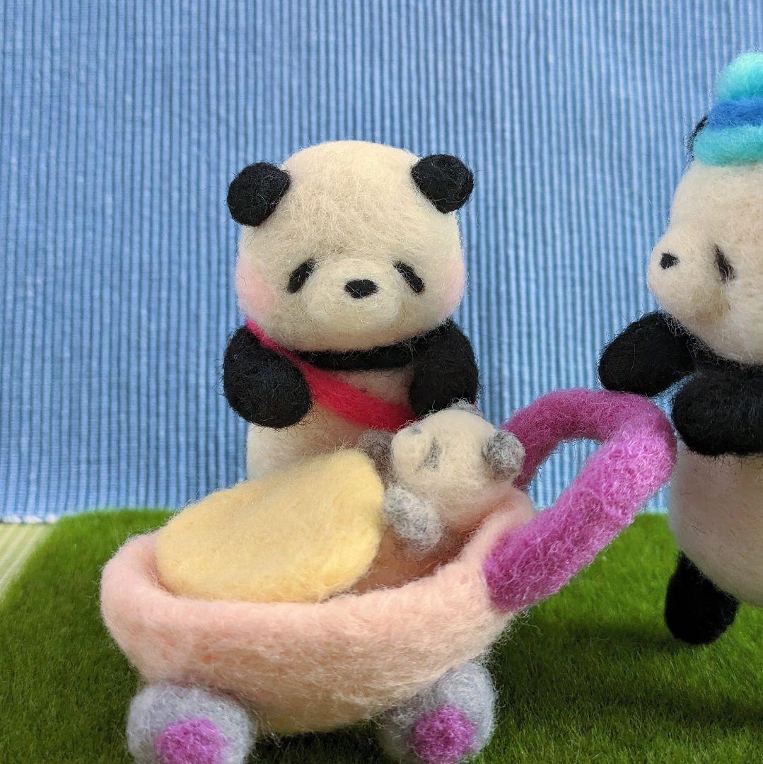羊毛フェルト 作品 子育て中のパンダ夫婦