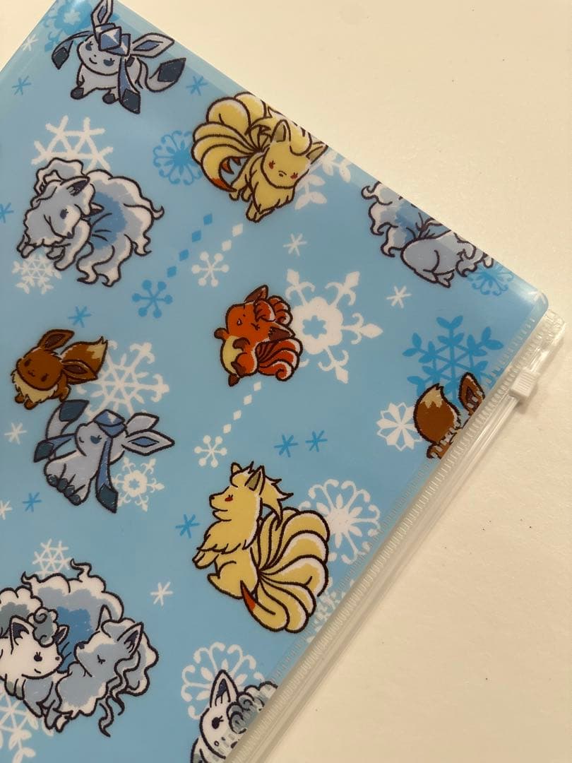 イッツデモ　ポケモン　イーブイ・グレイシアファスナー付きマルチクリアファイル