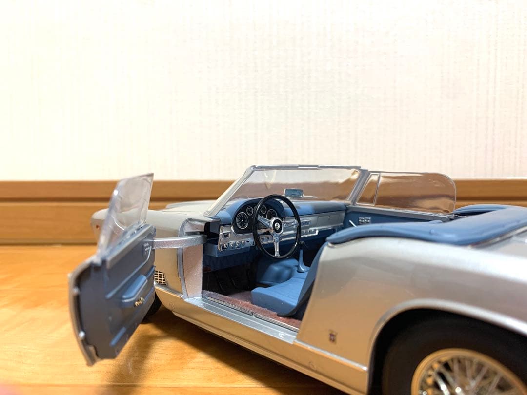 ミニカー Maserati 3500GT Vignale (1959) 1:18