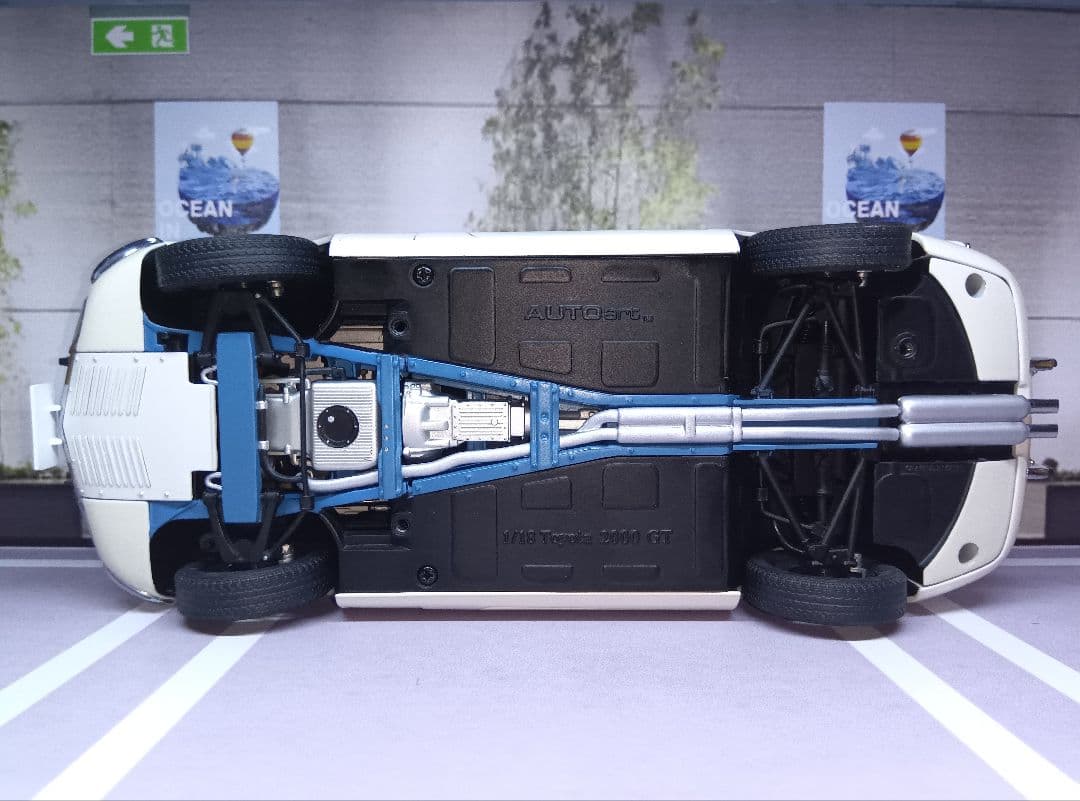 オートアート製 1/18 トヨタ2000 GT 訳あり