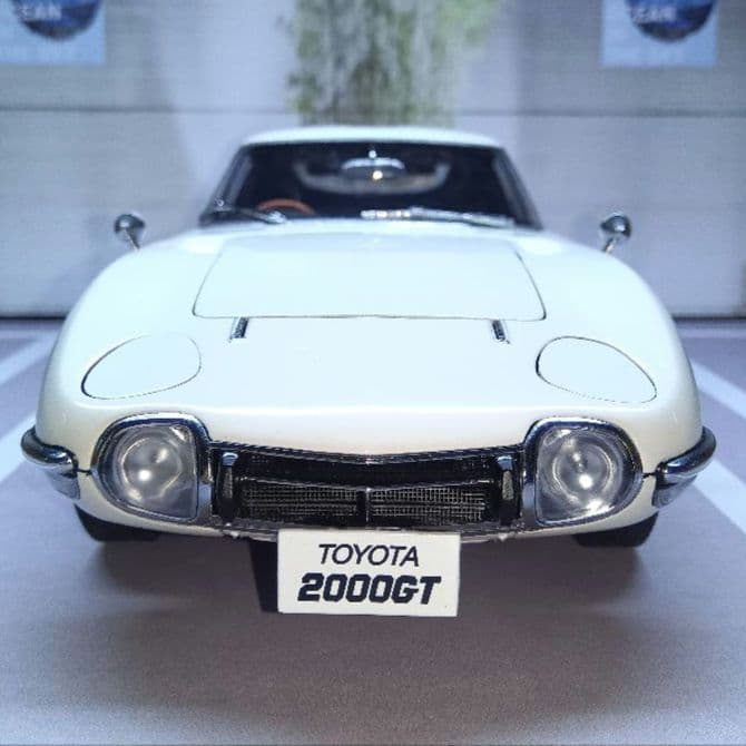 オートアート製 1/18 トヨタ2000 GT 訳あり