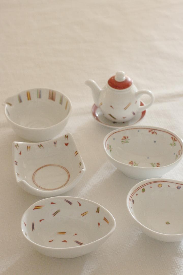 【新品未使用】和食　小鉢　小皿　醤油差し　木箱入り　前畑陶器　赤絵小町香物揃