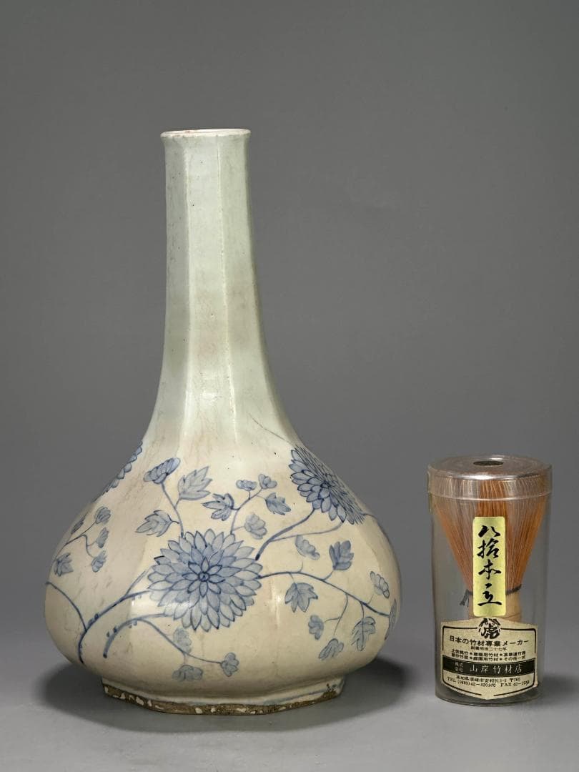 M21-1S62朝鮮古美術　李朝時代　青花菊文面取瓶　染付花瓶　花入 古物保証