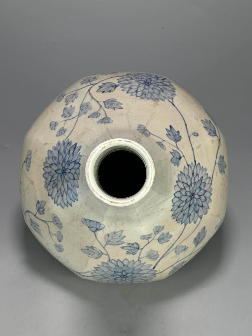 M21-1S62朝鮮古美術　李朝時代　青花菊文面取瓶　染付花瓶　花入 古物保証